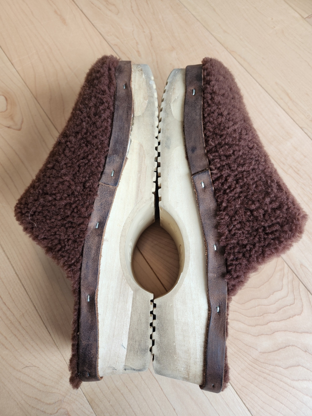 Rosa Mosa Teddy Cozy Brown Fuzzy Slip-On Clogs - Picture 4 of 5